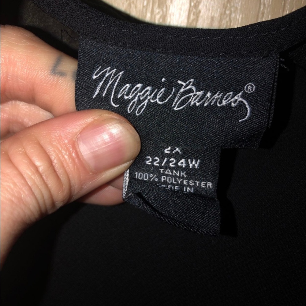 🔥 SOLD🔥Maggie Barnes sheer tank - Picture 3 of 3